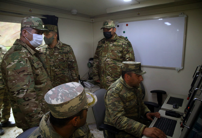 Министр обороны посетил подразделения войск ПВО, дислоцированные на освобожденных территориях-ФОТО 