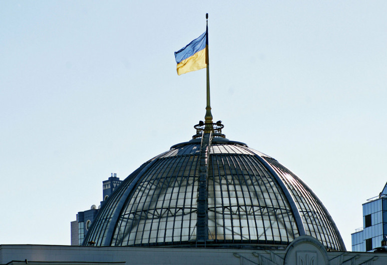 Украина ввела санкции против 557 воров в законе