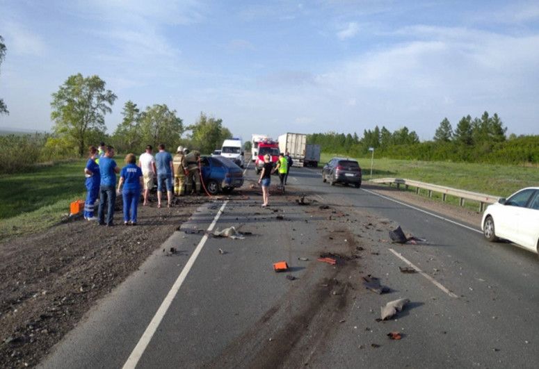 Rusiyada ağır yol qəzasında 4 nəfər ölüb