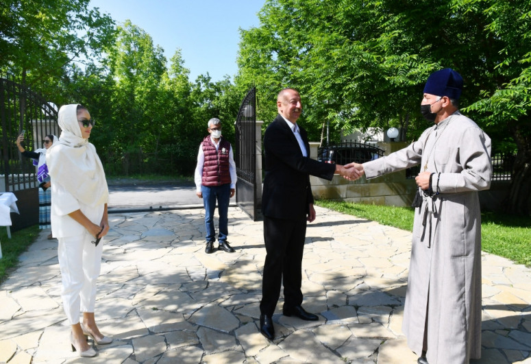 Президент Ильхам Алиев в албанской церкви Святой Девы Марии в поселке Нидж Габалинского района