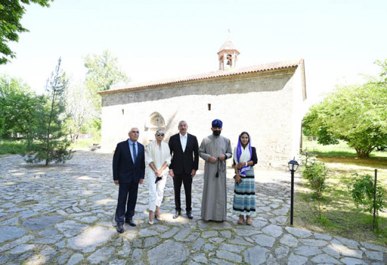 Президент Ильхам Алиев посетил в поселке  Нидж Габалинского района среднюю школу номер 1 и церковь Святого Елисея «Чотари»-ОБНОВЛЕНО 