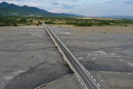 Bum çayı üzərində yeni körpü