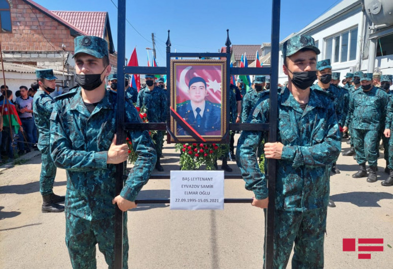 В Товузе похоронен офицер, погибший в результате инцидента на границе-ФОТО 
