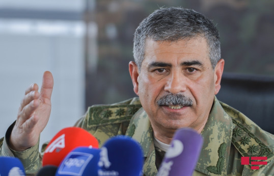 Müdafiə naziri təlimlərin gedişi barədə məruzələri dinləyib