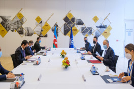 Hikmət Hacıyev NATO Baş katibinin müavini ilə görüşüb