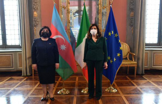 Milli Məclisin sədri Sahibə Qafarova və İtaliya Senatının sədri xanım Maria Elisabetta Alberti Kasellati