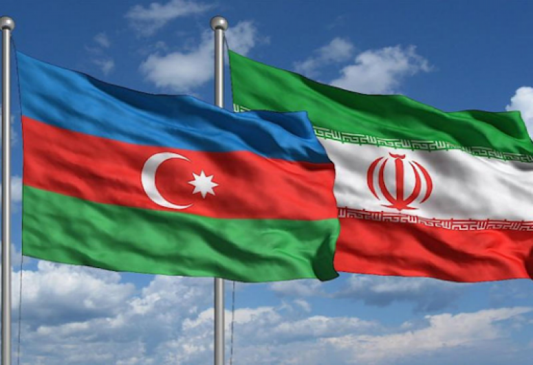 Azərbaycan və İran bayraqları
