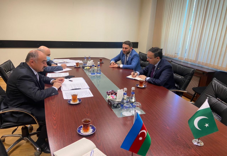 Pakistan and Azerbaijan discuss opening of direct flights
