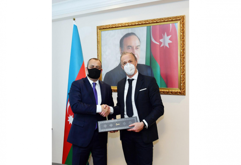 Adil Əliyev və Roy Beyker