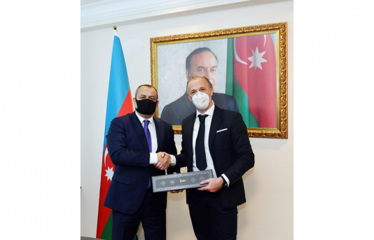 Adil Əliyev və Roy Beyker