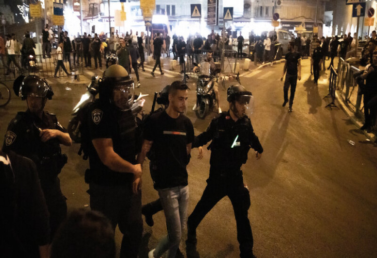 Fresh clashes reported between Israeli Police and Palestinians at Al-Aqsa Compound
