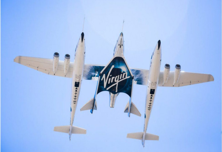 Virgin Galactic rocket plane flies to edge of space