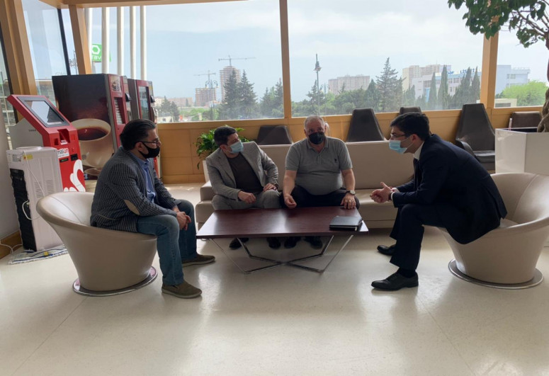 Medianın İnkişafı Agentliyinin rəhbərliyi jurnalist Araz Zeynalovun ailə üzvləri ilə görüşüb - FOTO 