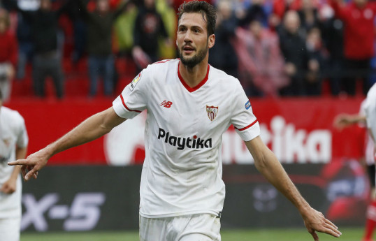 “Sevilya” iki futbolçusu ilə vidalaşıb