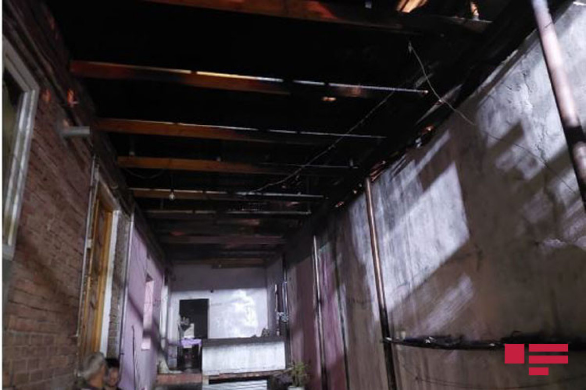 В Гяндже один человек погиб при пожаре в частном доме-ОБНОВЛЕНО -ФОТО 