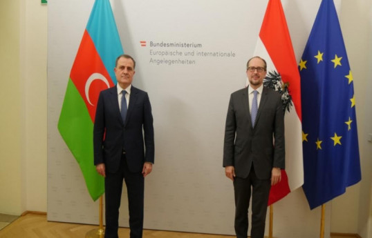 Xarici işlər naziri Ceyhun Bayramov və Avstriya Respublikasının Avropa və beynəlxalq məsələlər üzrə federal naziri Aleksandr Şallenberq