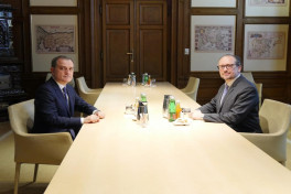 Xarici işlər naziri Ceyhun Bayramov və Avstriya Respublikasının Avropa və beynəlxalq məsələlər üzrə federal naziri Aleksandr Şallenberq