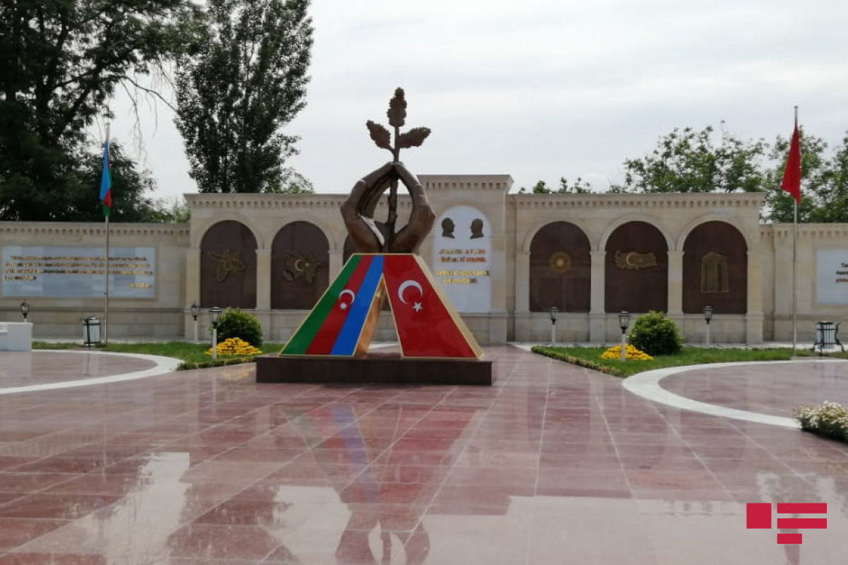 Ziya Selçuk Quba Soyqırımı Memorial Kompleksini və türk əsgərlərin məzarını ziyarət edib - FOTO 
