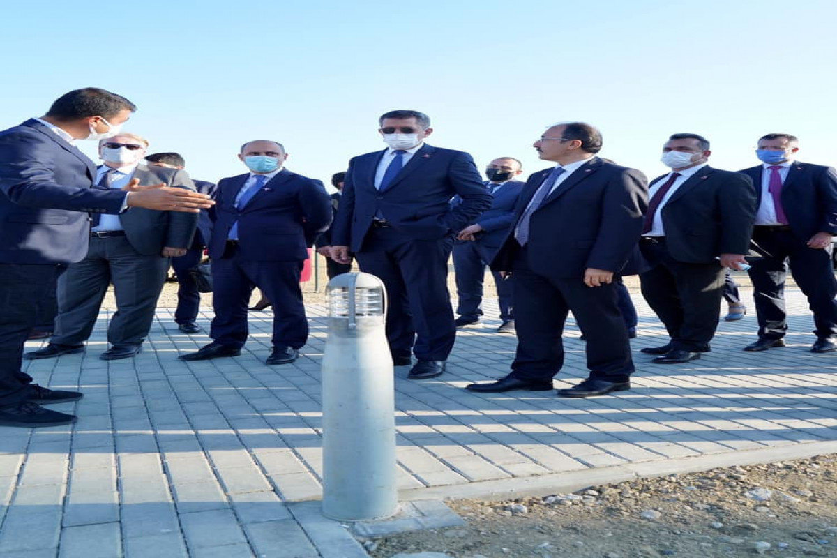 Министр образования Турции побывал в Парке военных трофеев