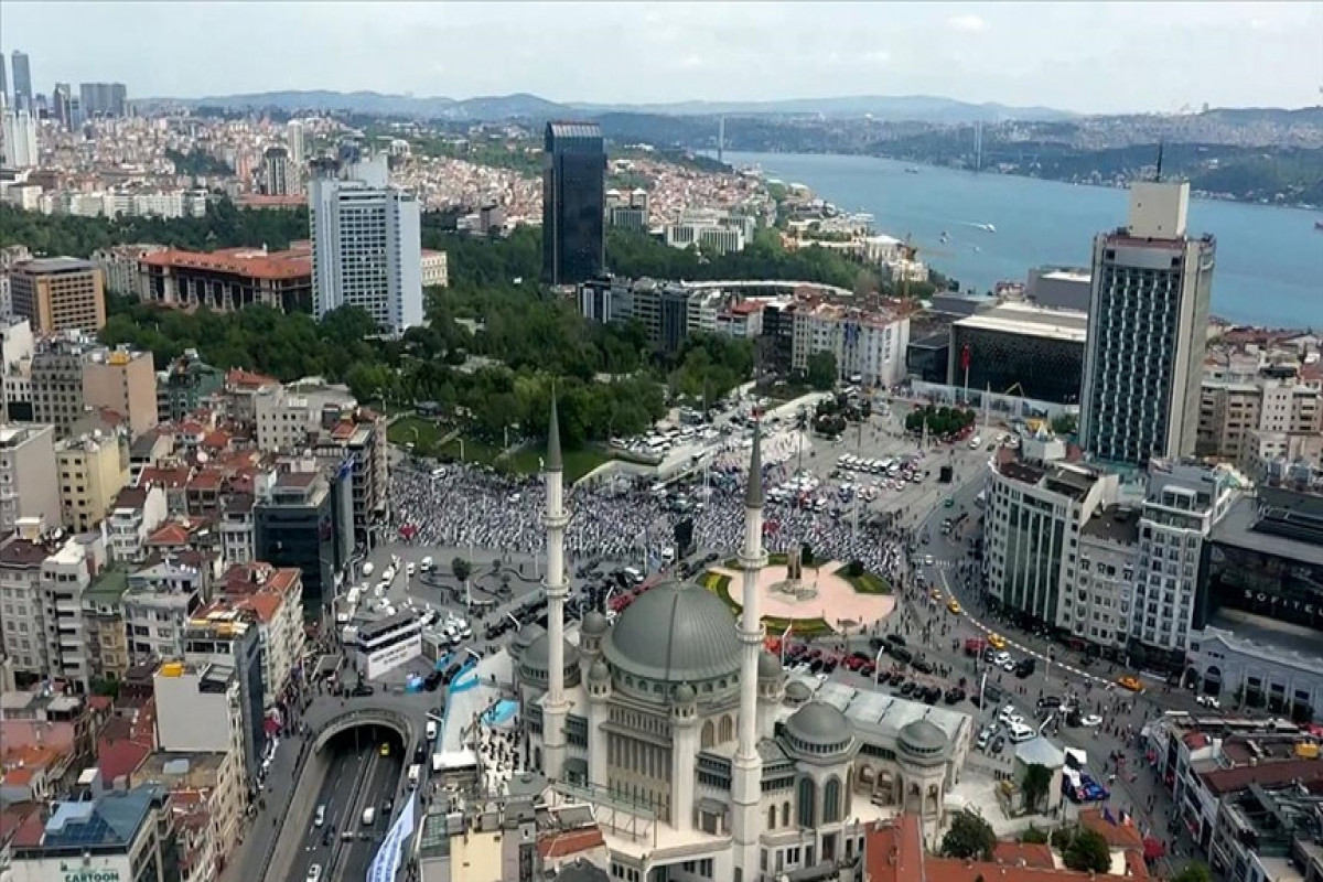İstanbulun Taksim meydanında məscid kompleksinin açılışı olub