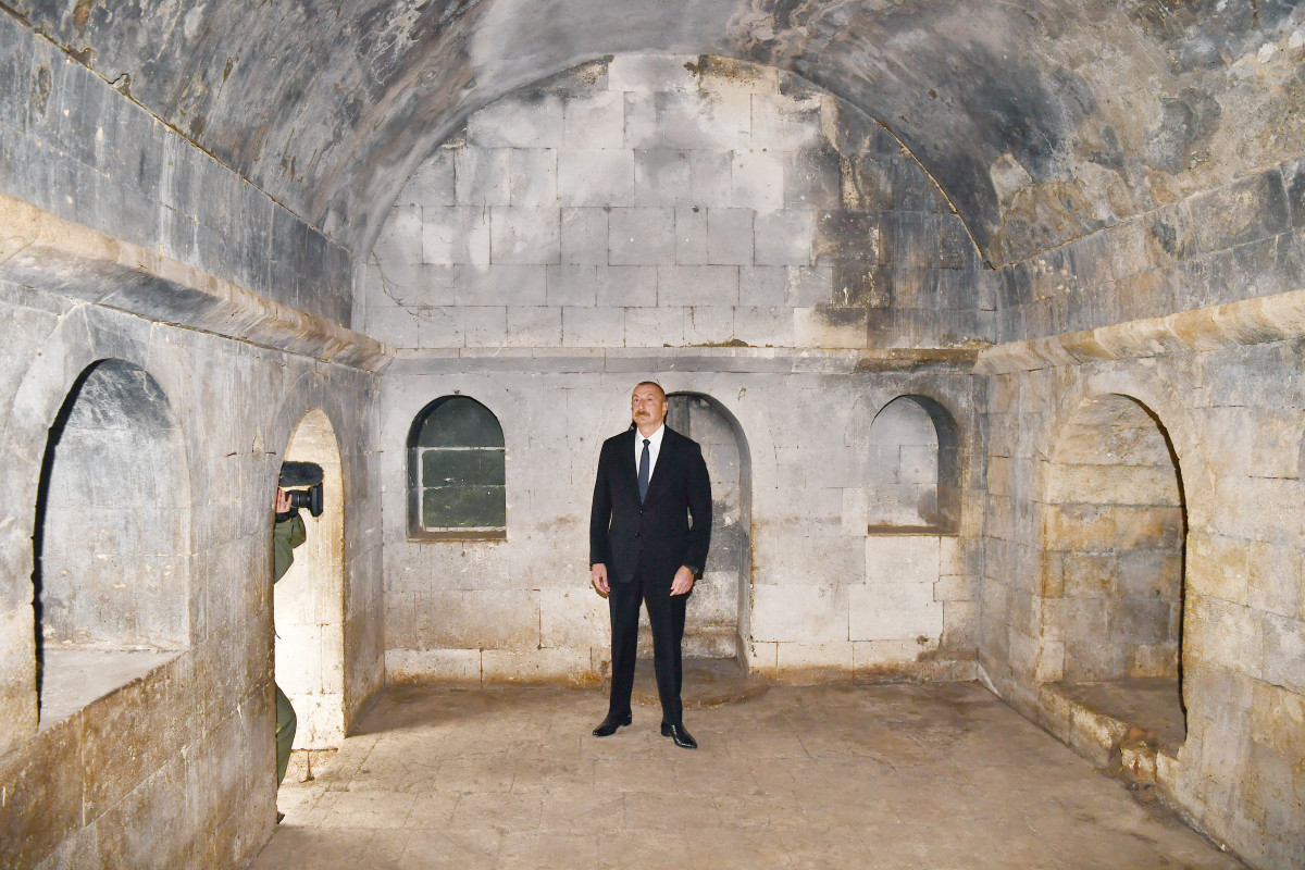 Prezident İlham Əliyev Ağdamda Pənahəli xanın sarayının yerləşdiyi imarət kompleksində olub - YENİLƏNİB 