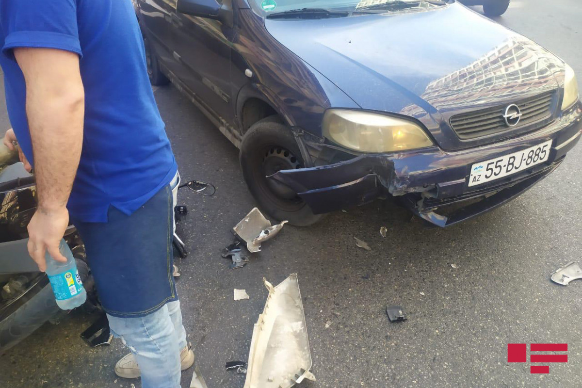 В Баку мопед столкнулся с легковым автомобилем, есть пострадавший – ФОТО  