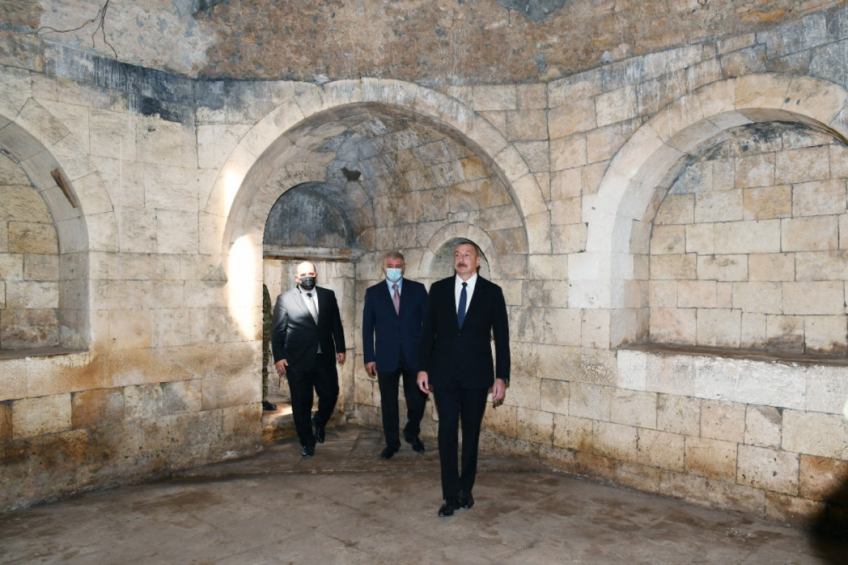 Президент Ильхам Алиев побывал в дворцовом комплексе, где расположен дворец Панахали хана в Агдаме-ОБНОВЛЕНО 