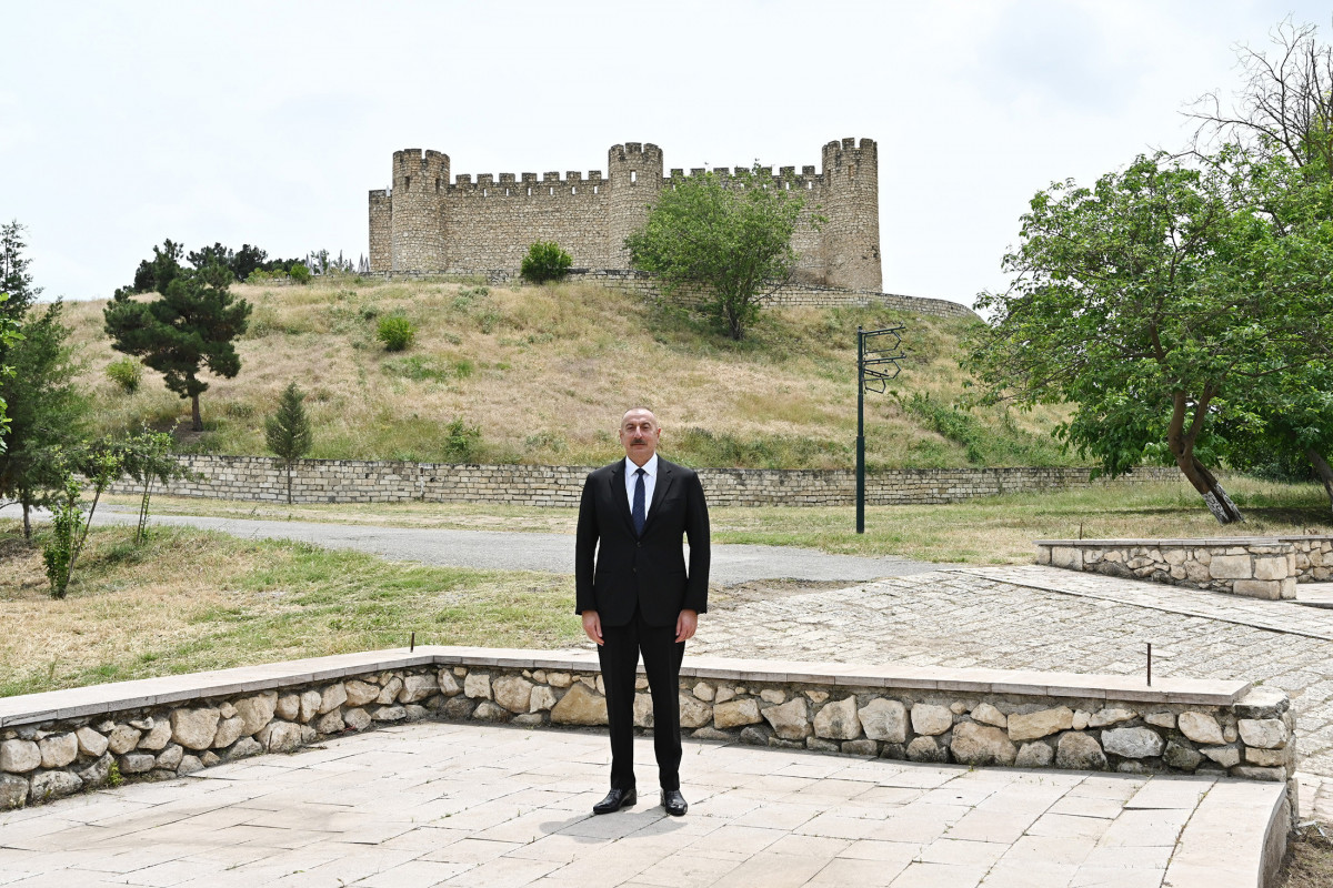 Президент Ильхам Алиев побывал в крепости Шахбулаг в Агдаме
