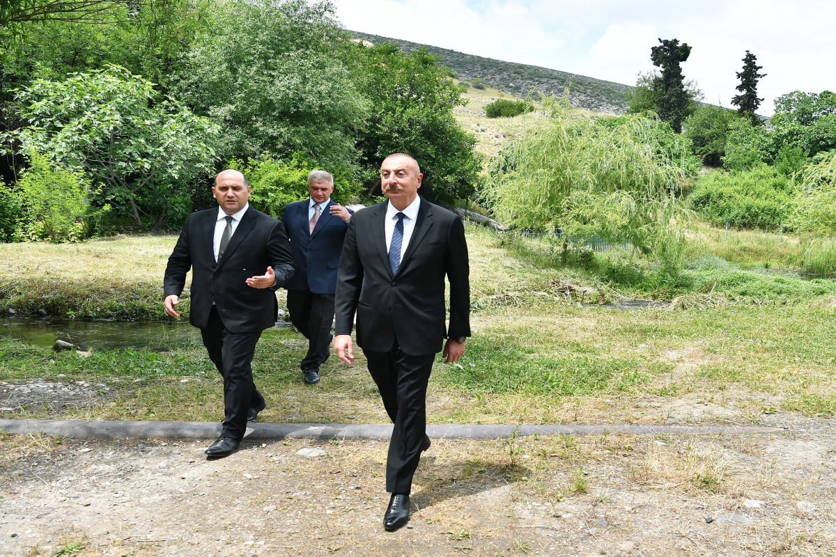 Президент Ильхам Алиев побывал в крепости Шахбулаг в Агдаме