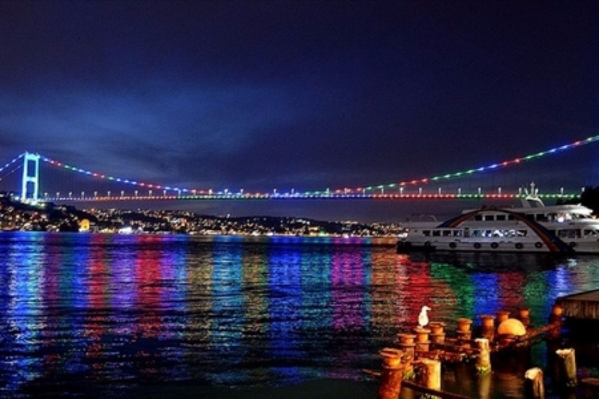 Символы Анкары и Стамбула окрасились в цвета азербайджанского флага-ФОТО 