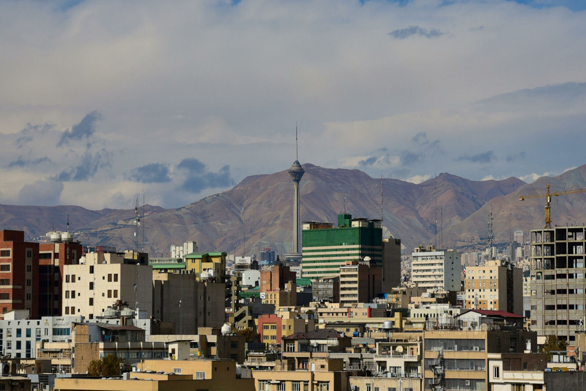 В Тегеране более 30 госучреждений остались без электричества