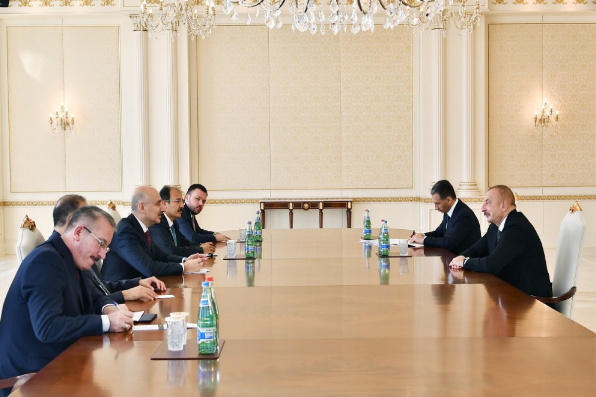 Prezident İlham Əliyev, Türkiyə nəqliyyat və infrastruktur naziri Adil Karaismailoğlu ilə görüş