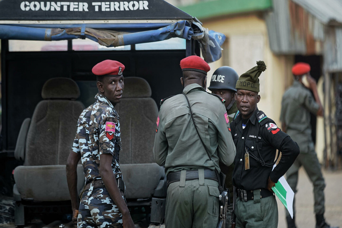 В Нигерии вооруженные люди похитили около 200 школьников