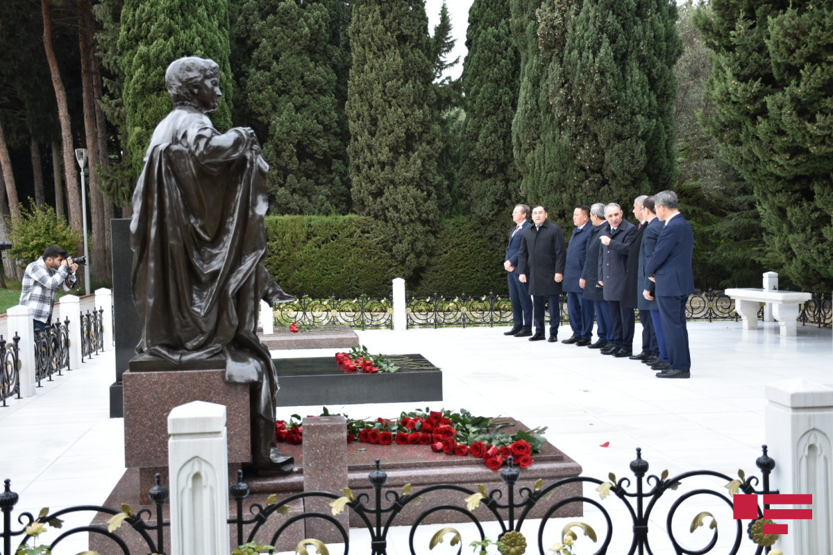 Prosecutors General of member states of Turkic Council visit Alley of Honor and Alley of Martyrs-PHOTO 