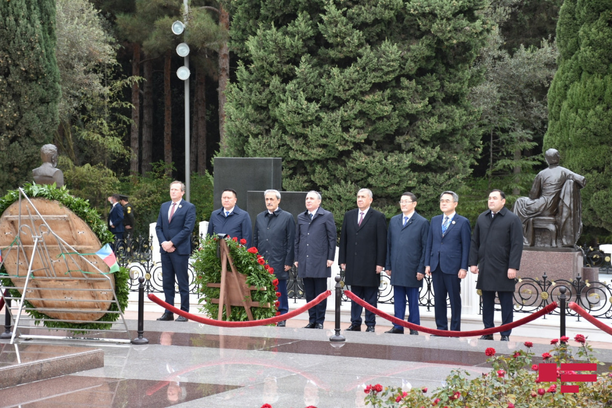 Генеральные прокуроры государств-членов ССТГ  посетили Аллею почетного захоронения и Аллею шехидов-ФОТО 