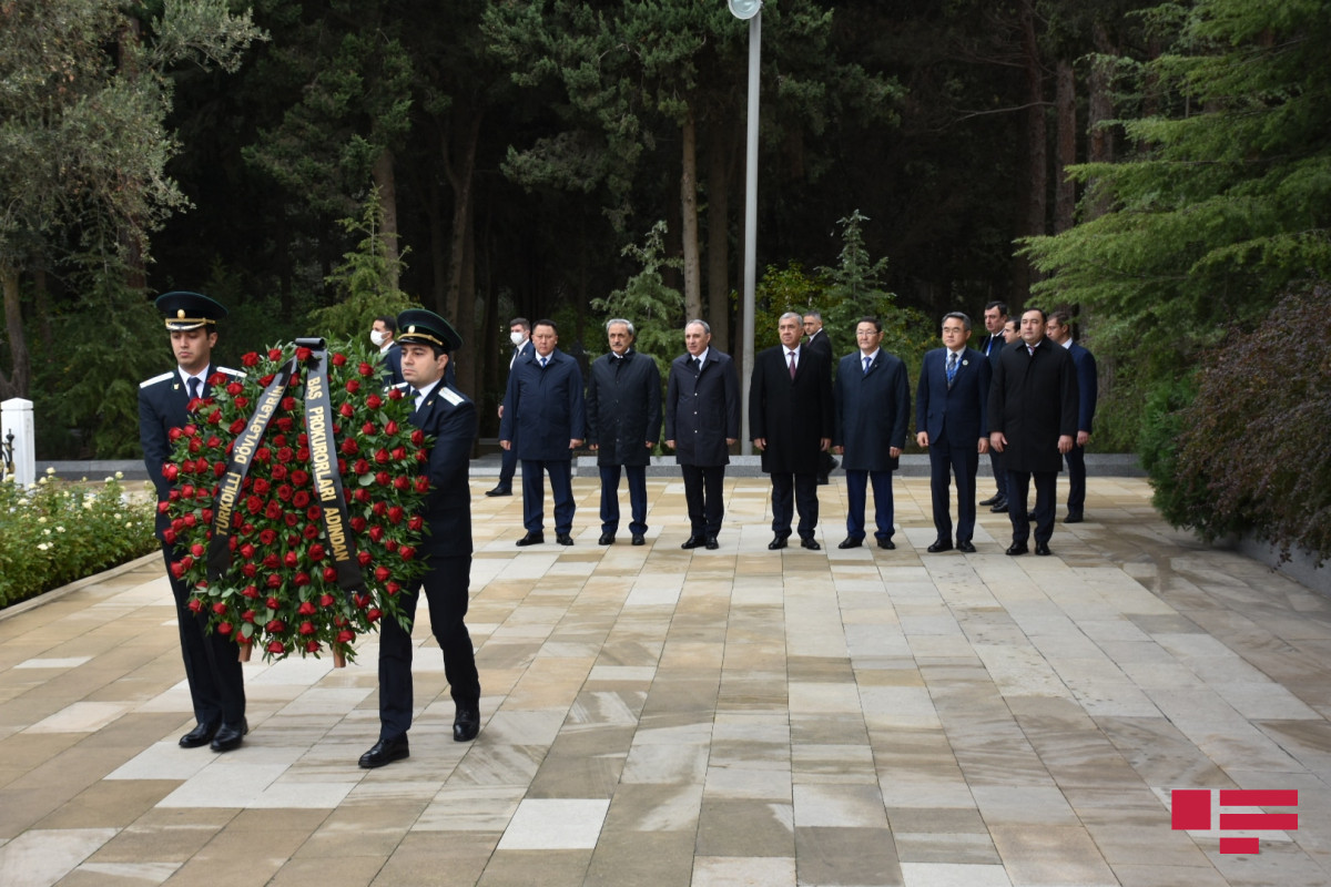 Генеральные прокуроры государств-членов ССТГ  посетили Аллею почетного захоронения и Аллею шехидов-ФОТО 