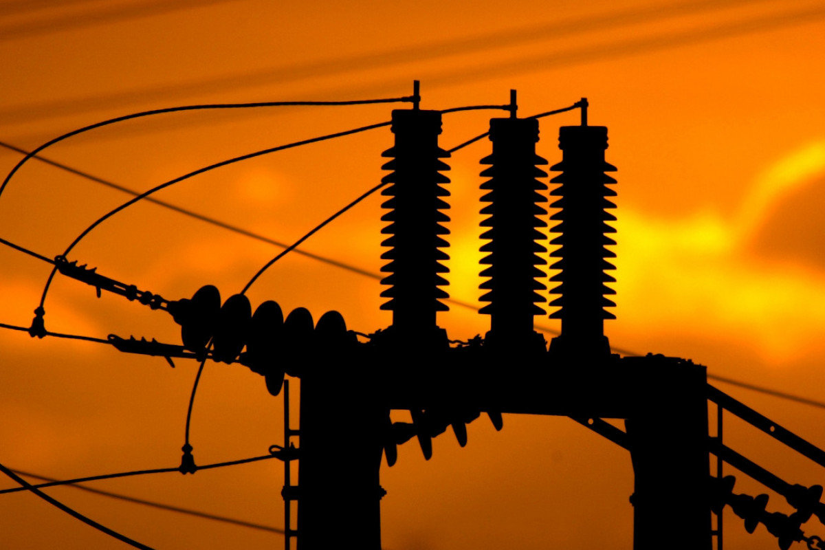 Azərbaycan elektrik enerjisinin nəqli üzrə gəlirlərini 15% artırıb