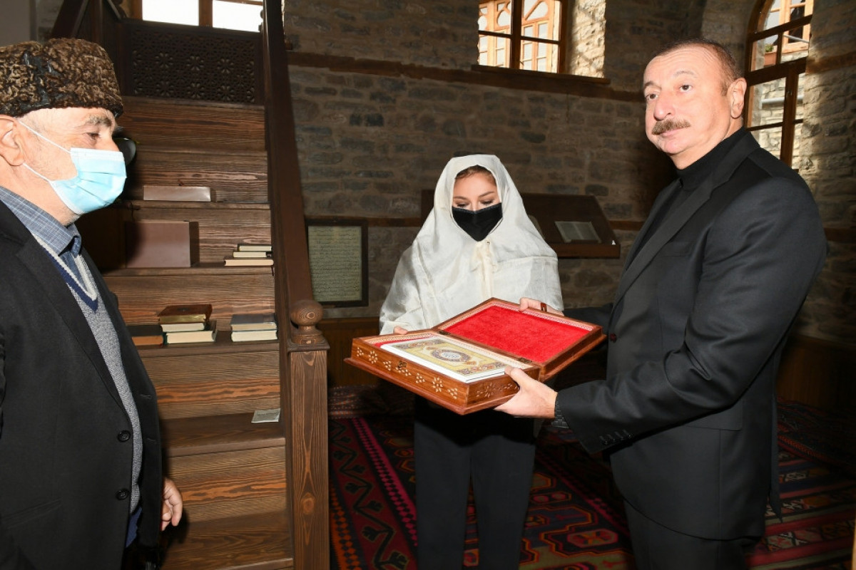 Президент Ильхам Алиев и первая леди ознакомились с ремонтно-восстановительными работами в мечети Бадоюн в Лагиче-ФОТО -ОБНОВЛЕНО 