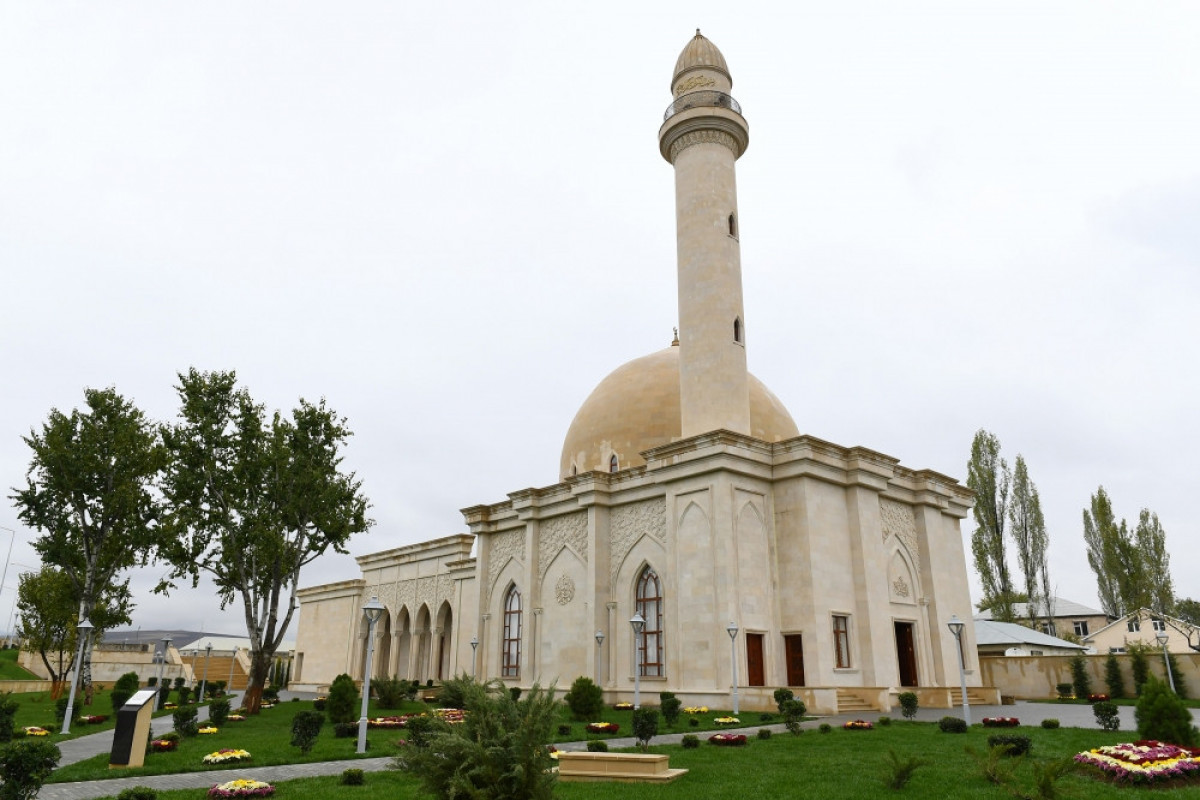 В Шамахы состоялось открытие после реставрации и реконструкции комплекса святилища-мечети Пирсаат Баба