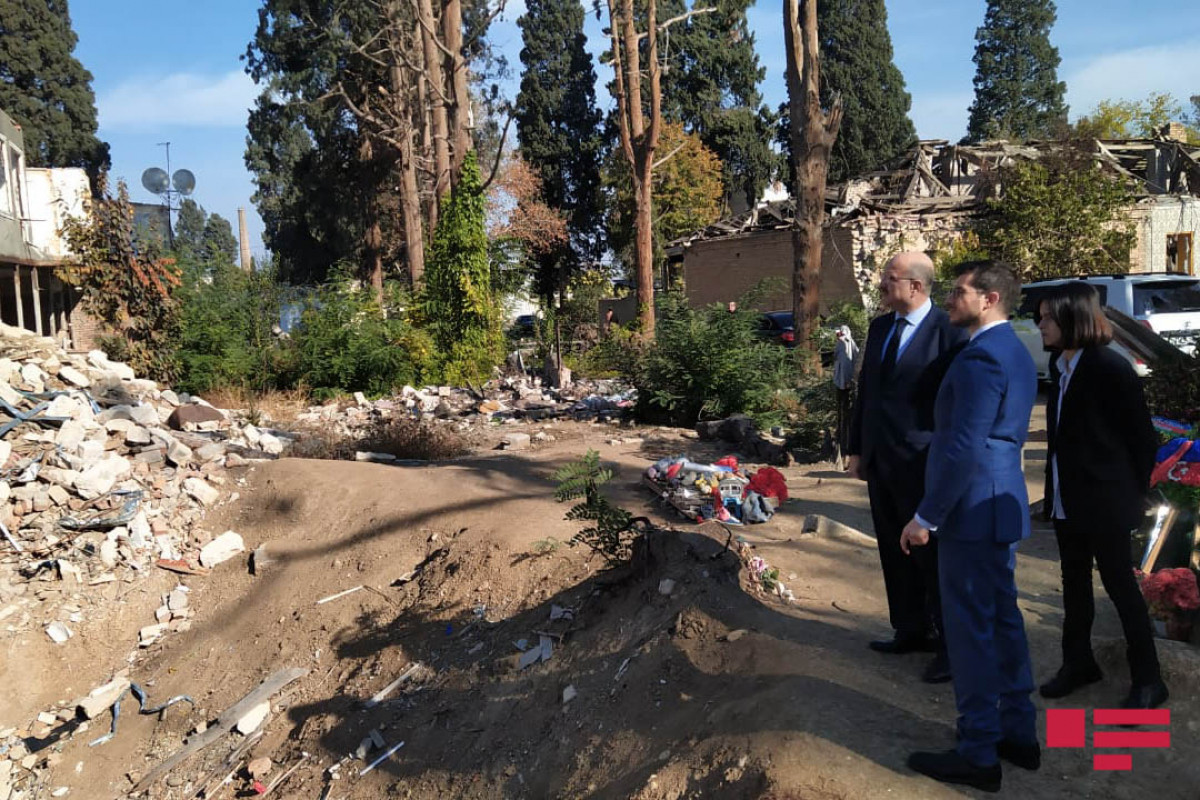 Посол Израиля посетил территорию в Гяндже, подвергнутую ракетному обстрелу Арменией