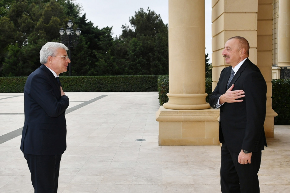 Президент Ильхам Алиев встретился с членом Президиума Боснии и Герцеговины Шефиком Джаферовичем