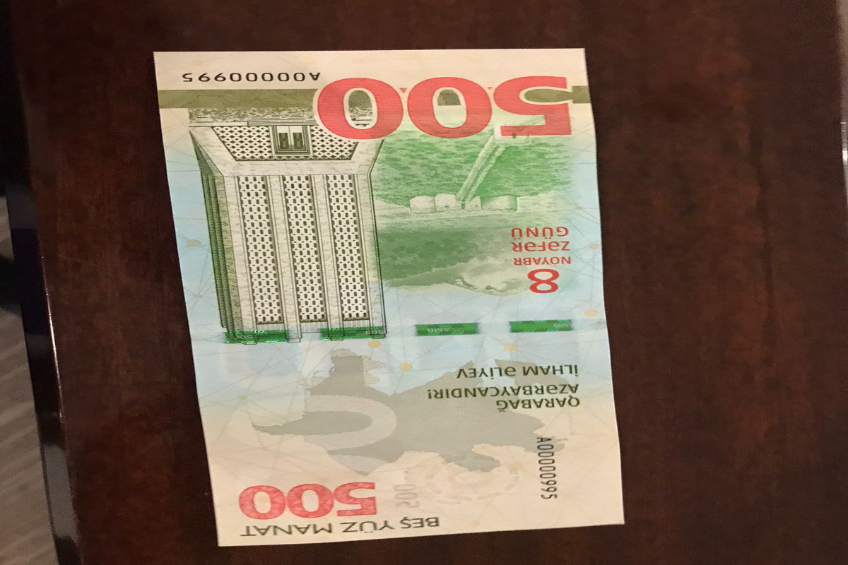 100 манат в рублях сегодня азербайджане. Азербайджан банкноты в обращении 2024. 500 Manatliq.