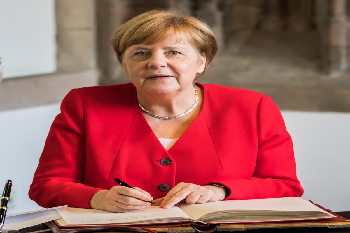 Angela Merkel Rusiya ilə dialoqu vacib hesab edir