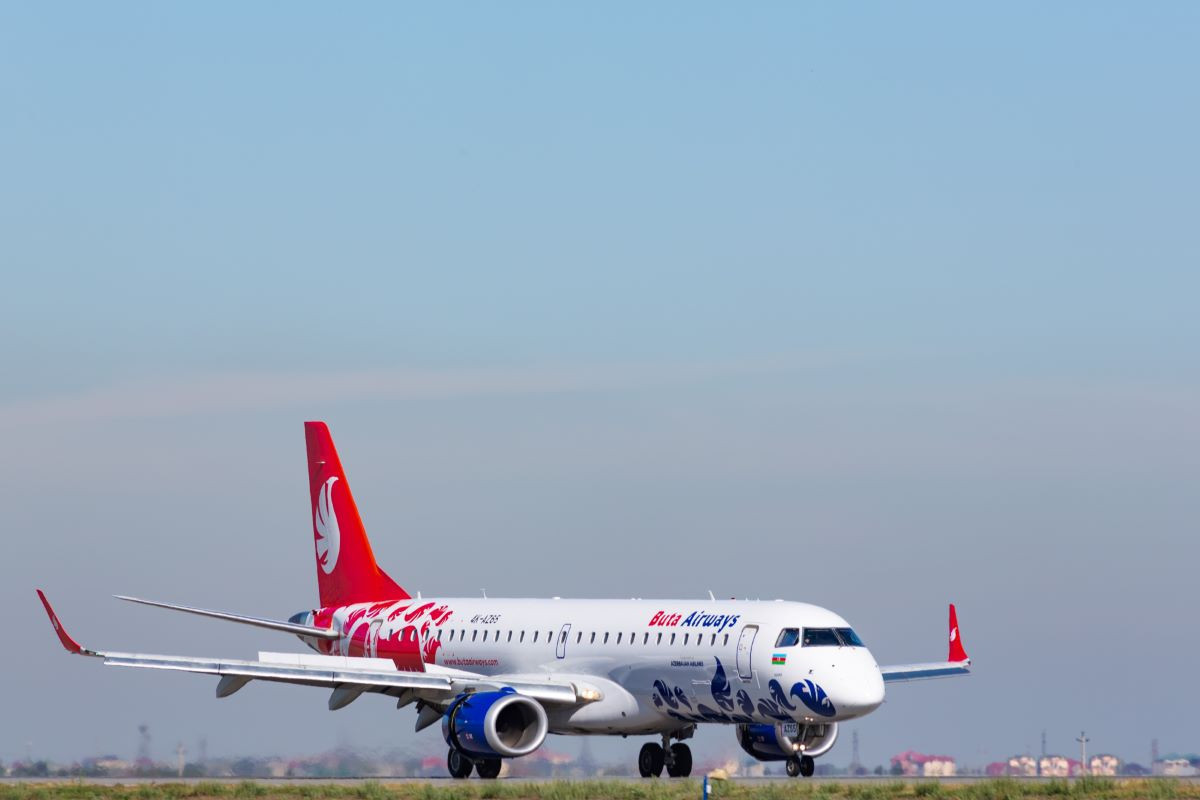 Самолет Баку-Стамбул совершил вынужденную посадку в новом аэропорту из-за сильного тумана