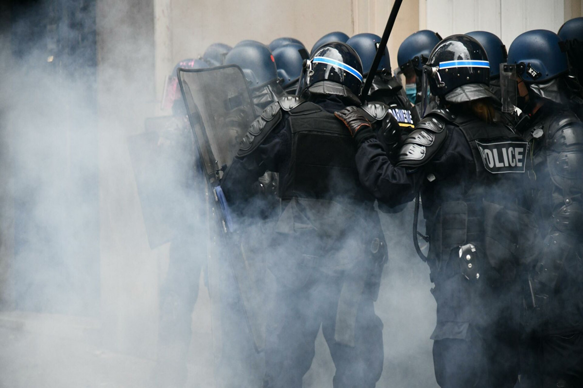 Fransa polisi etiraz nümayişində gözyaşardıcı qazdan istifadə edib