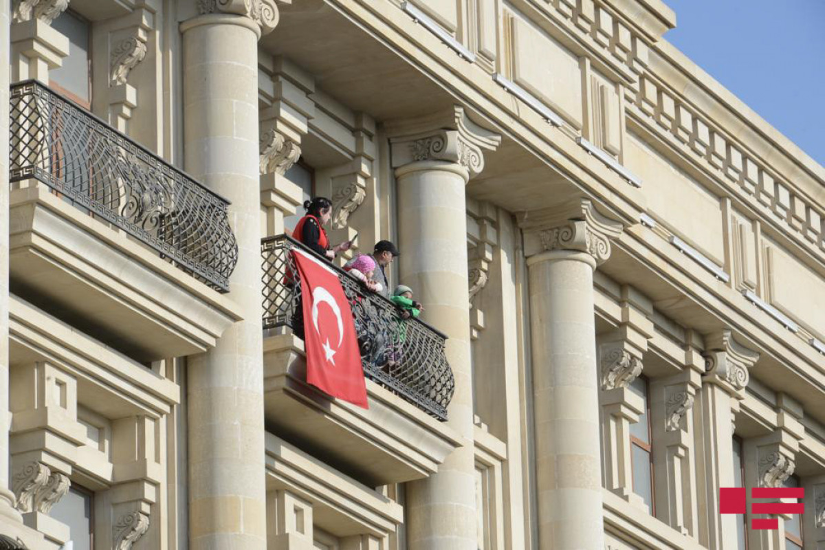 В Баку состоялись шествие и флешмоб по случаю Дня Победы-ФОТО -ВИДЕО -ОБНОВЛЕНО 