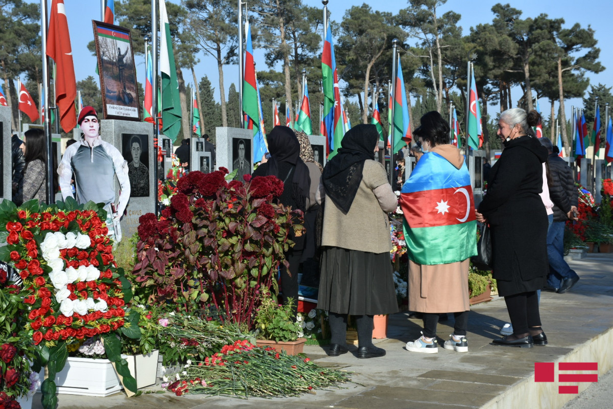  В Азербайджане с глубоким уважением чтят память шехидов