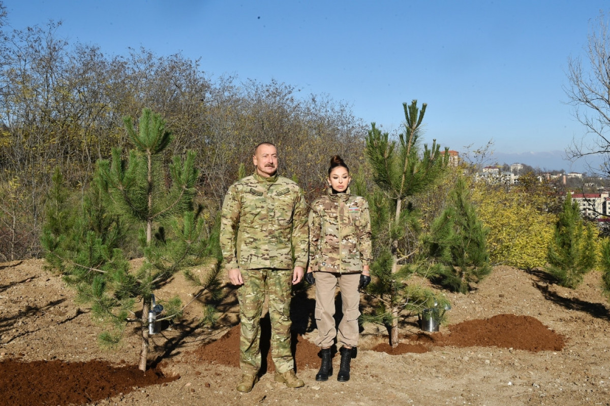 President Ilham Aliyev and First Lady Mehriban Aliyeva plant tree in Jidir Duzu Plain
