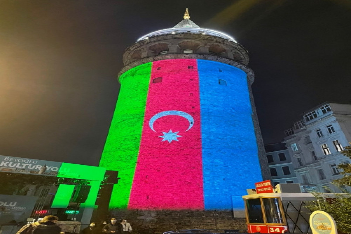 İstanbulun bəzi əraziləri Azərbaycan bayrağının rəngləri ilə işıqlandırılıb