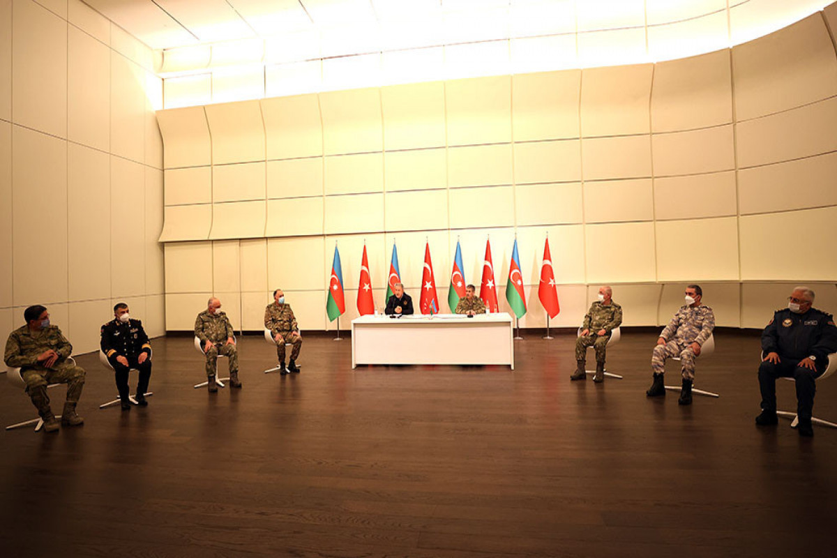 Совместная пресс-конференция министров обороны Азербайджана и Турции